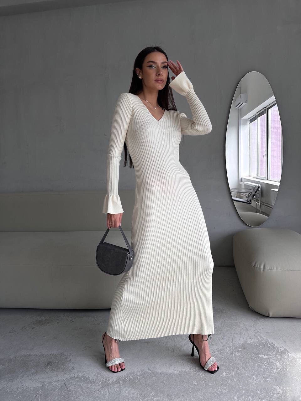 Ribbed Knit V-Neck Long Sleeve Maxi Dress