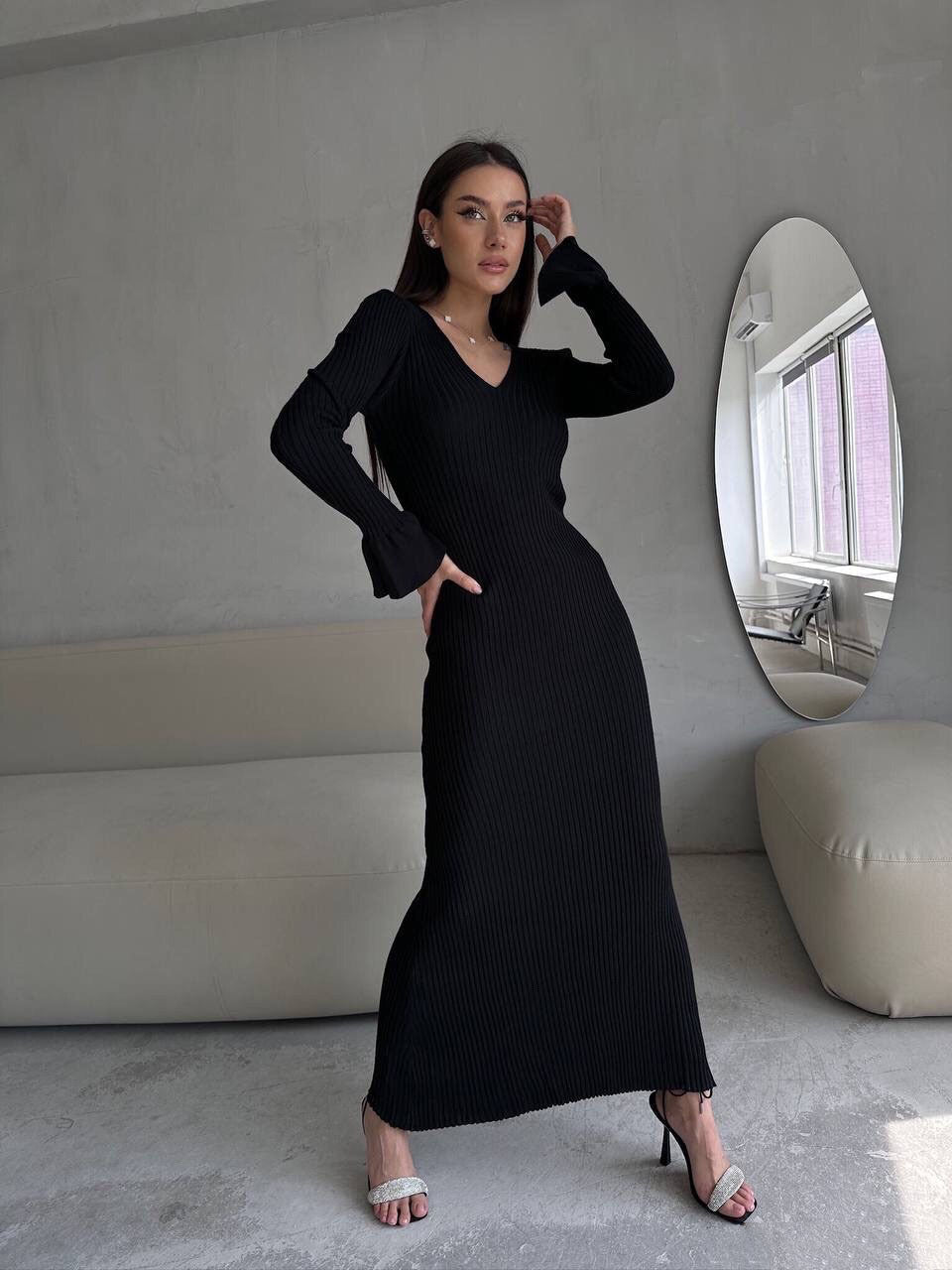 Ribbed Knit V-Neck Long Sleeve Maxi Dress
